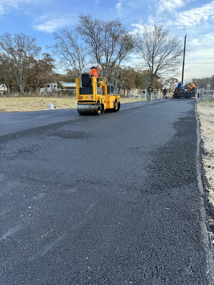 Roller compacting fresh asphalt